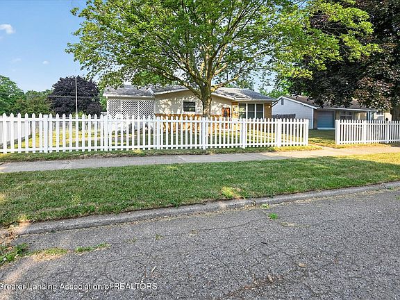 2nd image of 4424 Barclay Pl