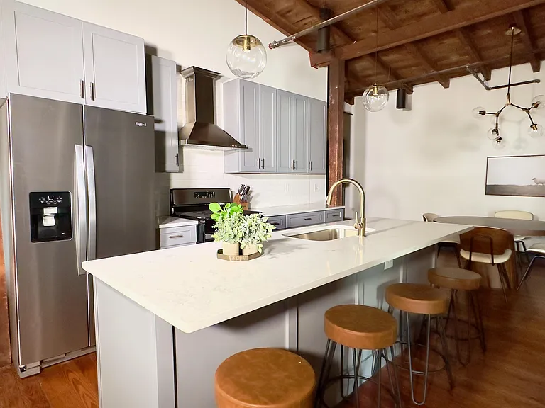 437 W Grant St #302 — Photo 6