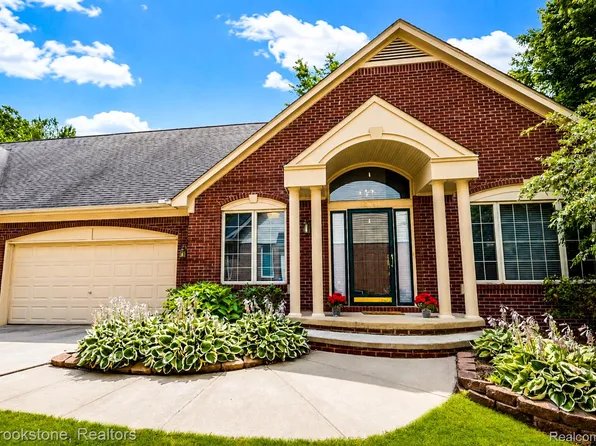 16400 Ventura Cir, Clinton Township, MI 48038