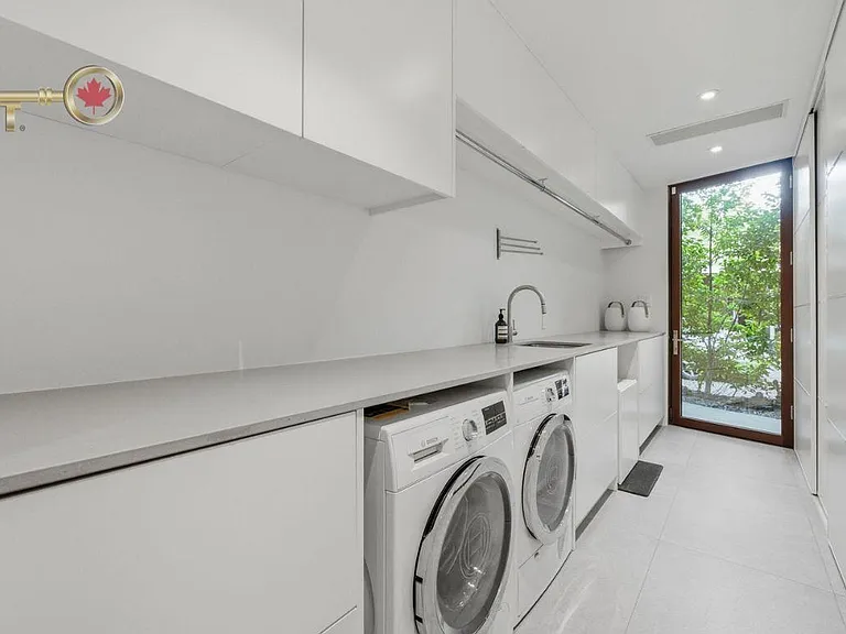 6510 Madrona Cres — Photo 40