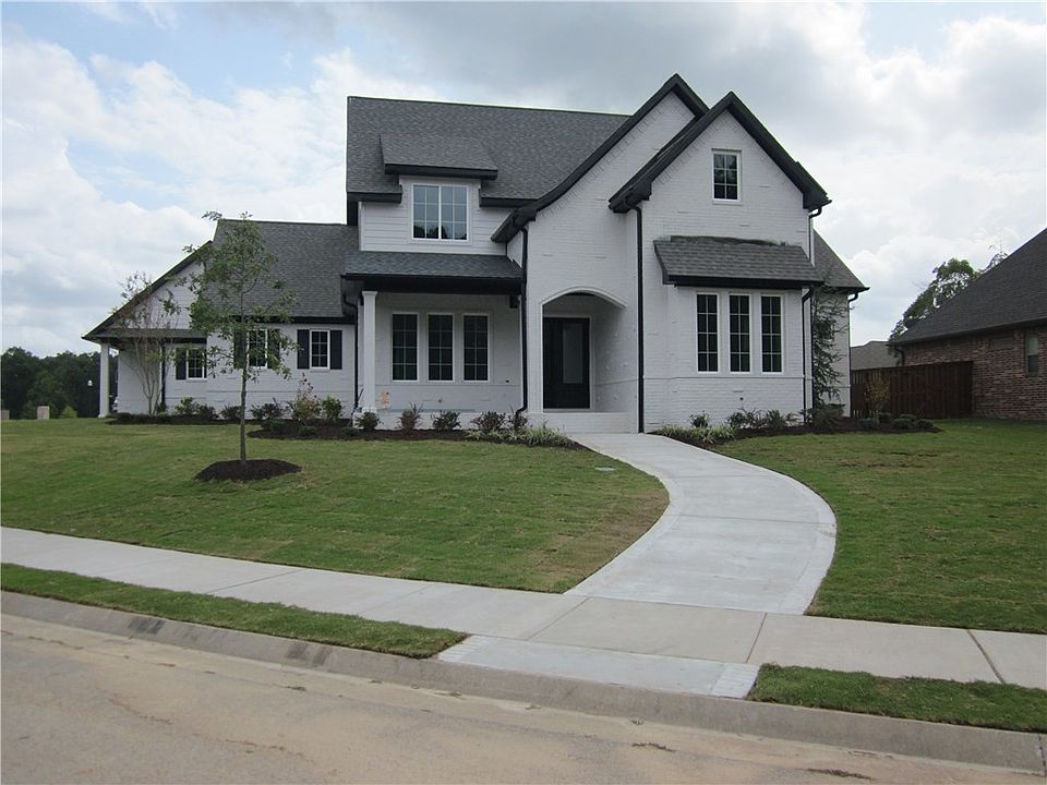 2nd image of 3131 Laurel Cir