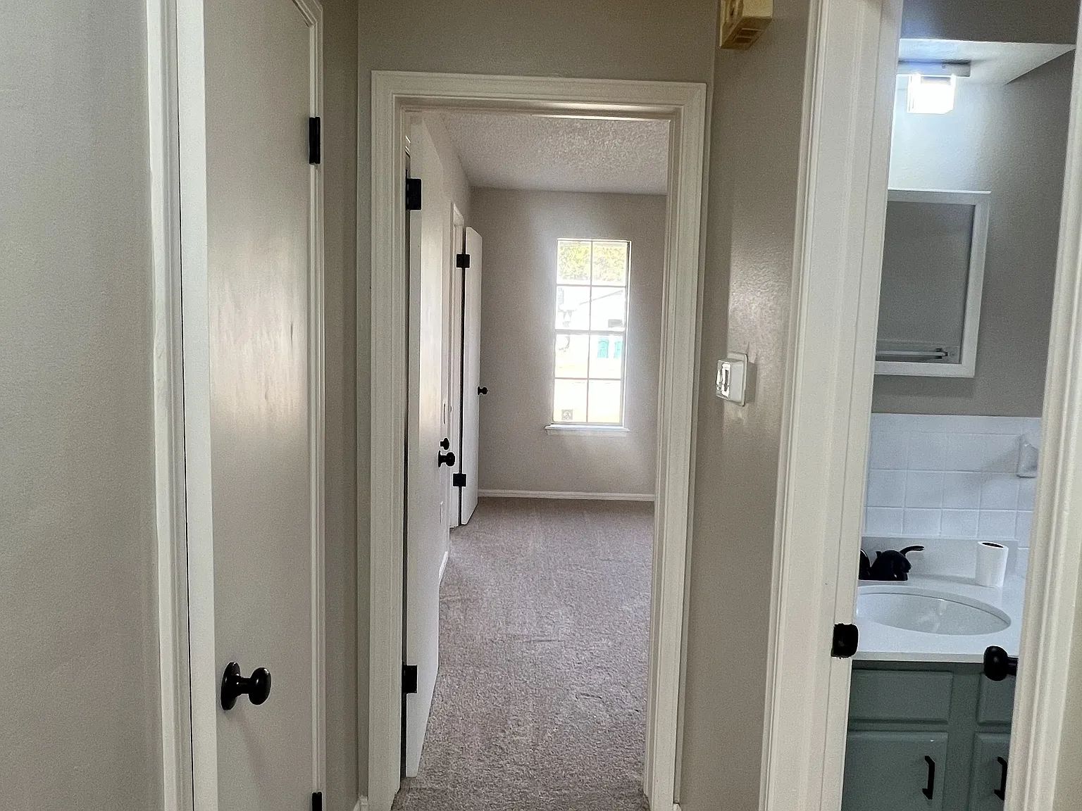 3 bed, 1.5 bath, 1056 sqft, $1,400 — Photo 3