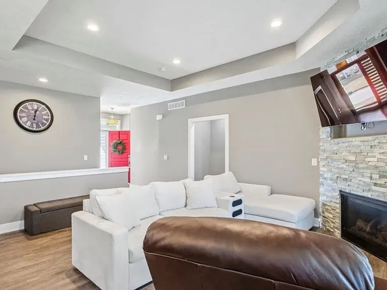 2602 Fountain Cir — Photo 8