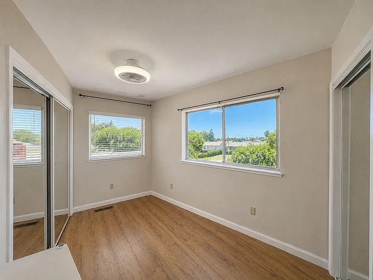 2019 Debbie Ln — Photo 3