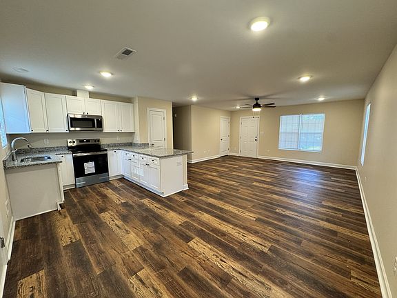 5th image of 708 Forrest St