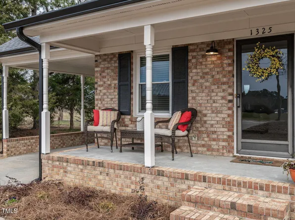 1325 S Lincoln St, Coats, NC 27521