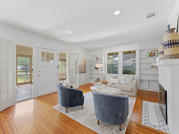 3rd image of 2616 College Ave
