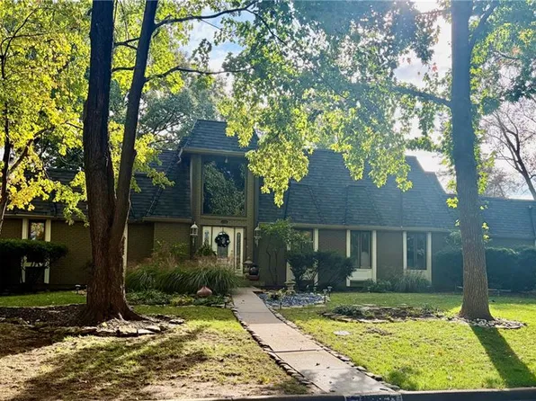 12717 High Dr, Leawood, KS 66209