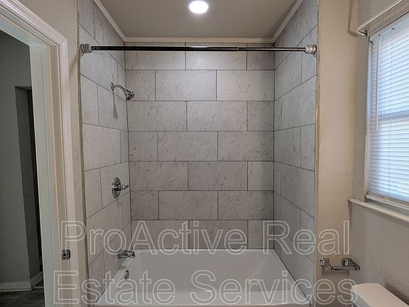 5th image of 809 Whitehead Ave