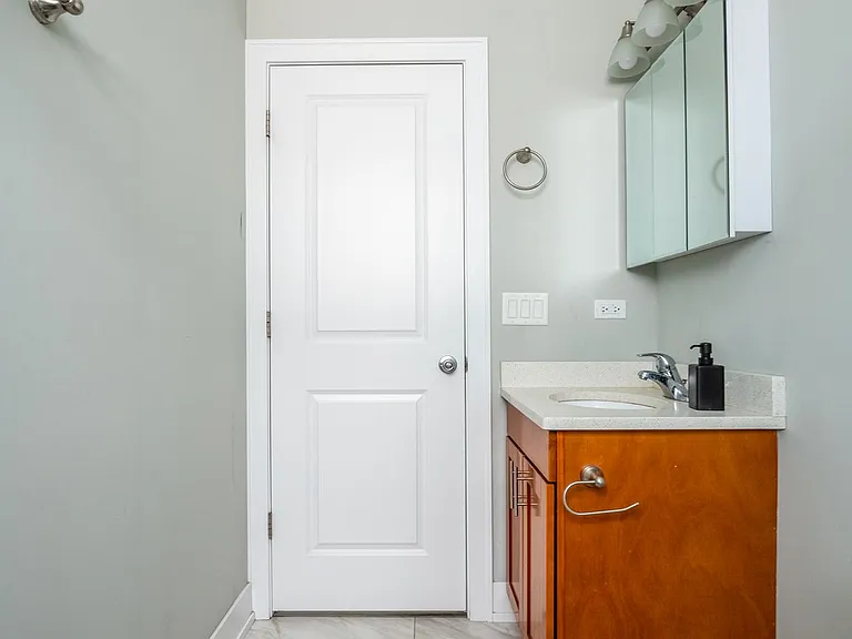 1119 S Loomis St #A — Photo 13