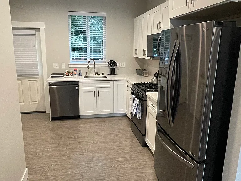 4430 Cable St — Photo 1