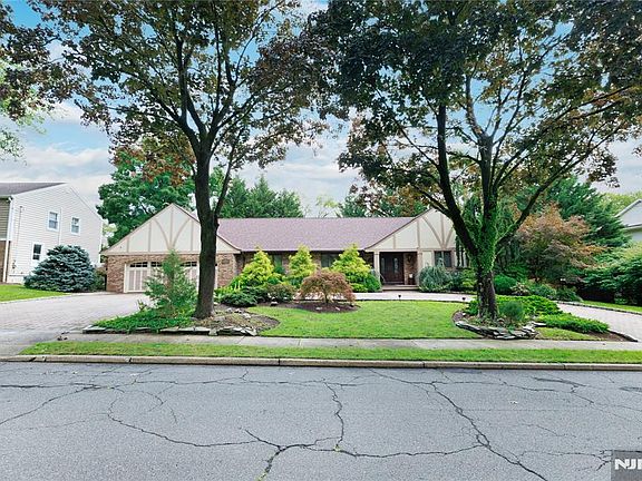 2nd image of 806 Stella Ct