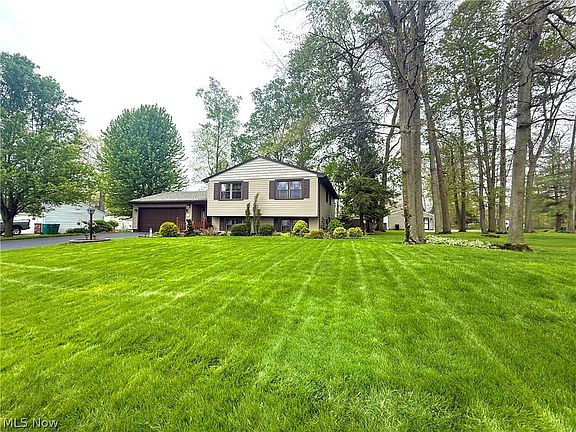 2nd image of 3225 Caprice Dr SW