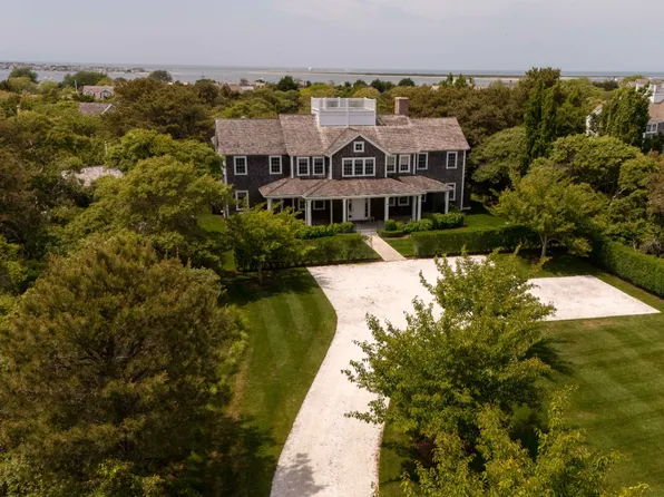 34 Brewster Rd, Nantucket, MA 02554