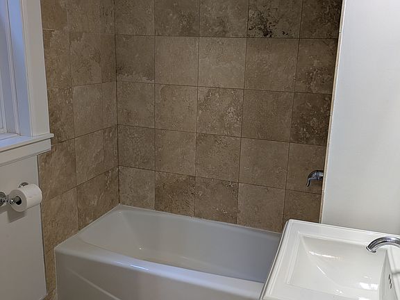 2nd image of 2241.5 N Lincoln Ave