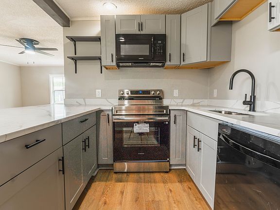 5th image of 464 Bragg Ave