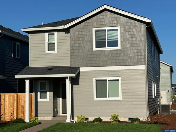 741 Pickering Ln, Woodburn, OR 97071