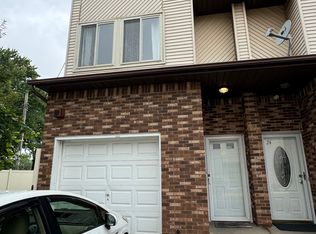 26 Lyndale Ln, Staten Island, NY 10312