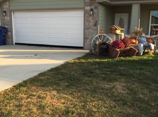 203 Bergsten Ct, Riley, KS 66531