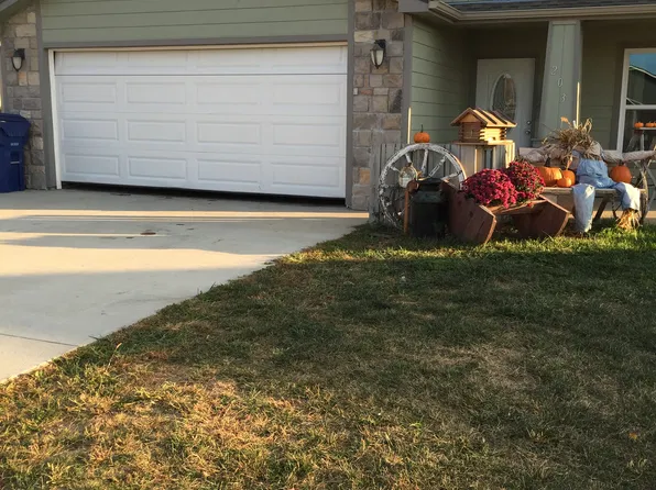 203 Bergsten Ct, Riley, KS 66531