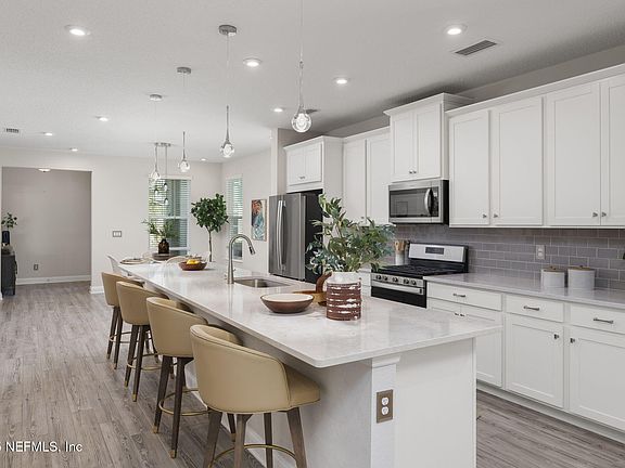 3rd image of 194 LADYSLIPPER Drive