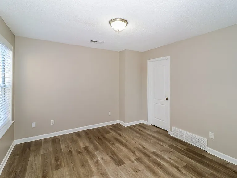 9146 Cinderhill Cv E — Photo 13