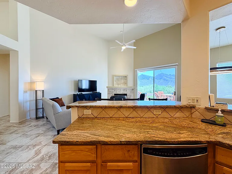 1465 W Bridalveil Pl — Photo 25