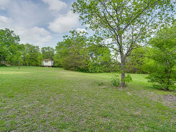 5th image of 810 Truman Cir