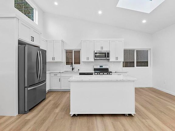 4th image of 739 N Formosa Ave #739