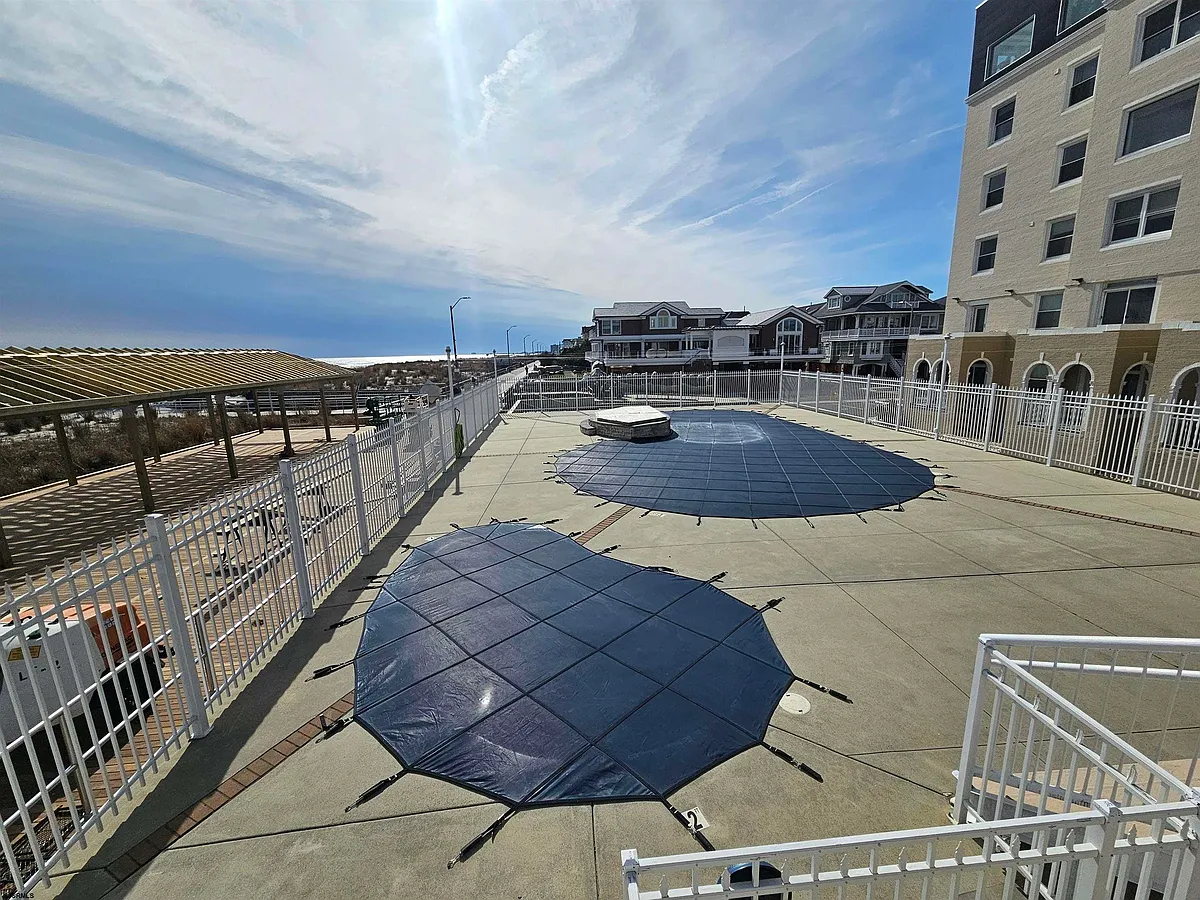 Building Photo - 6100 Boardwalk #104
