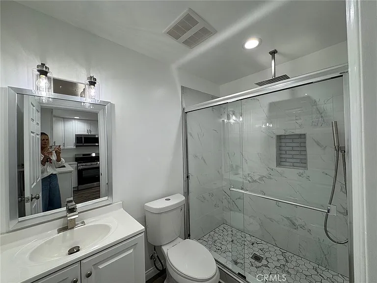 6838 Aura Ave — Photo 10