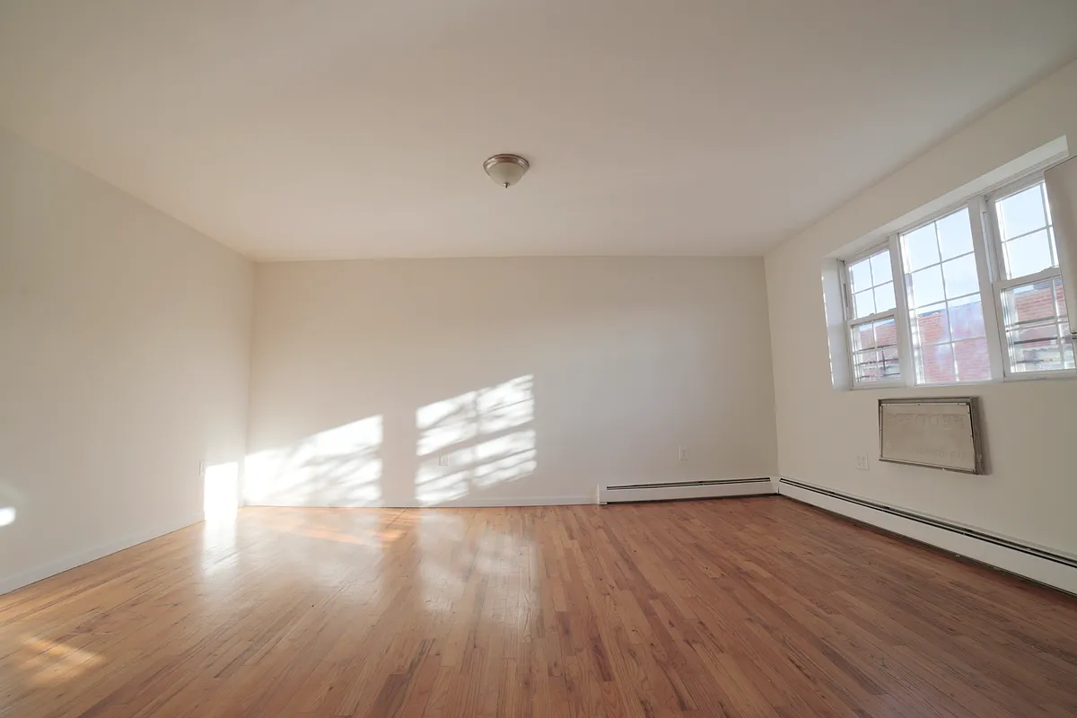 Building Photo - 768 E 230th St #2