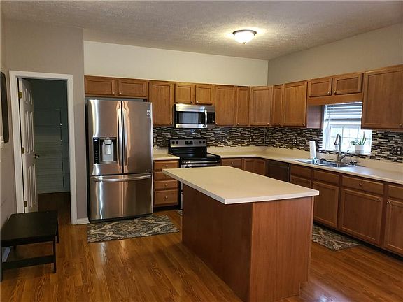 3rd image of 1615 Copeland Farms Dr