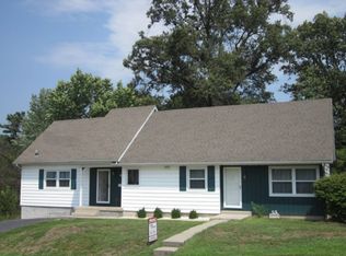 401 Sherwood Dr, Carmi, IL 62821