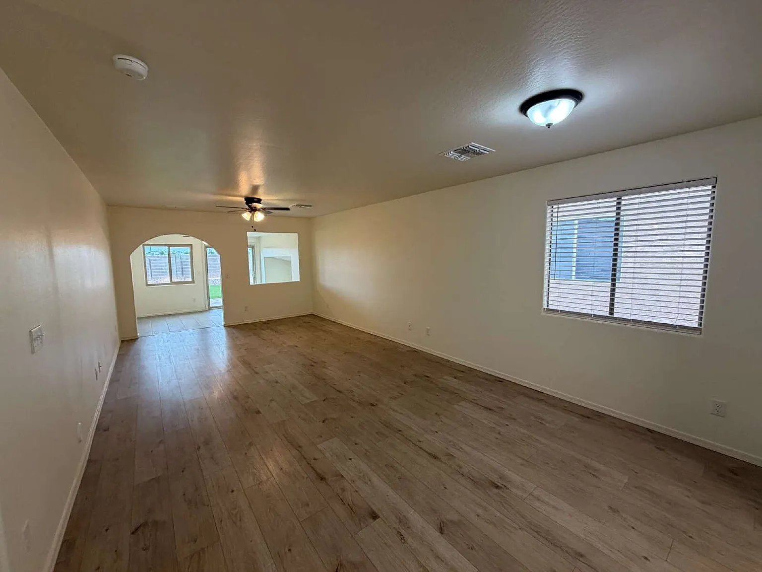 3 bed, 2.0 bath, 1267 sqft, $1,695 — Photo 4