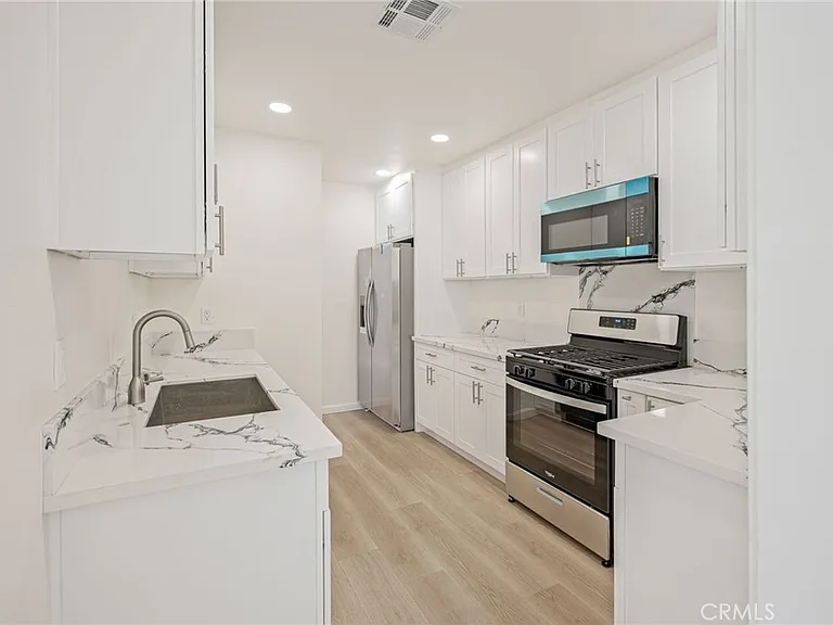 636 NW Pioneer Dr #1 — Photo 13