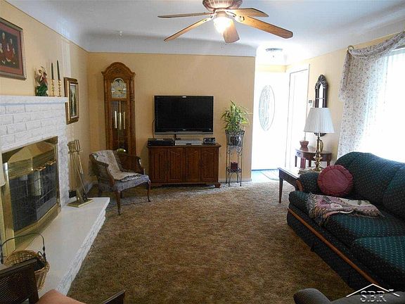 2nd image of 2794 E Dexter Dr