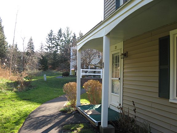 3rd image of 20 Falcon Ln E