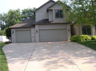 2275 Wolf Creek Trl, Hiawatha, IA 52233