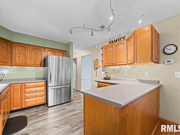 3rd image of 1884 Bristol Dr
