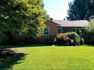 11 Lakeview Rd, Lincoln, RI 02865