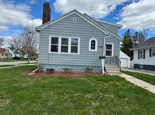 1018 Elmore St, Green Bay, WI 54303