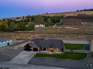 14221 S Abigail Pl, Kennewick, WA 99338