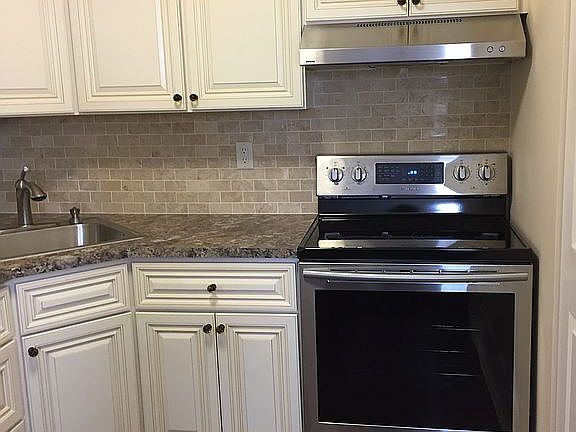 4th image of 81 Knolls Dr