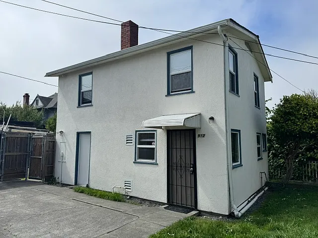 Building Photo - 912 J St #912