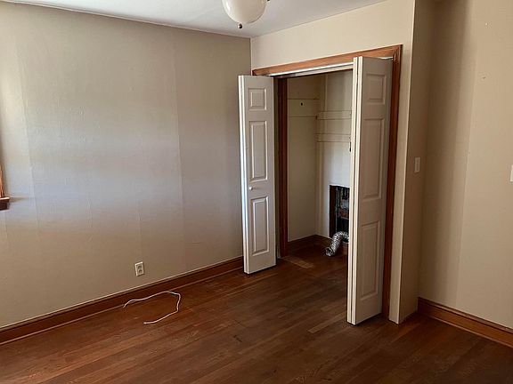 3rd image of 135 Robin Cir