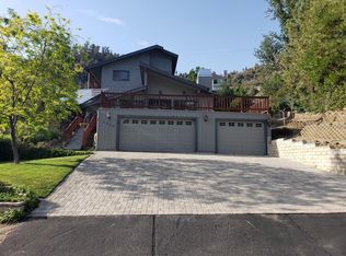 1054 Yellowstone Dr, Wrightwood, CA 92397