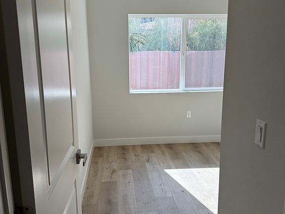 5th image of 10152 Montgomery Ave #16030