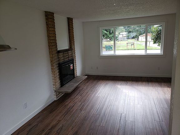 2nd image of 1101 196th St E