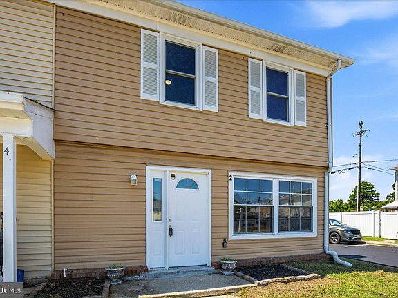 4th image of 2 Park Square Ct